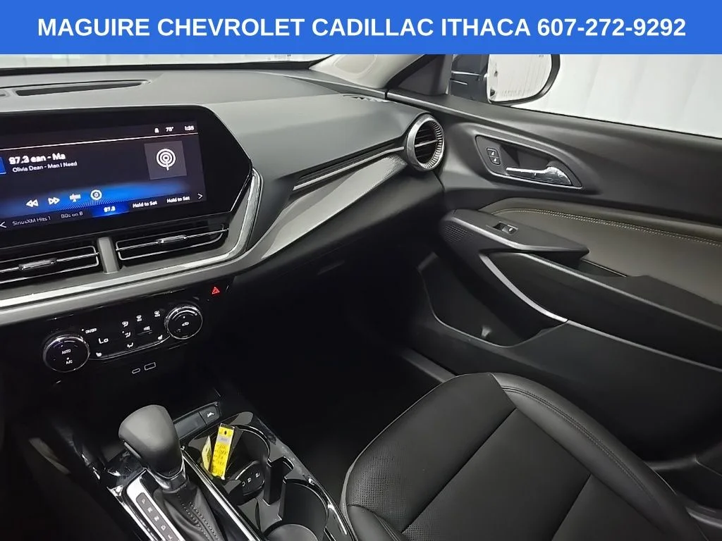 Used 2024 Green Chevrolet ACTIV image 25