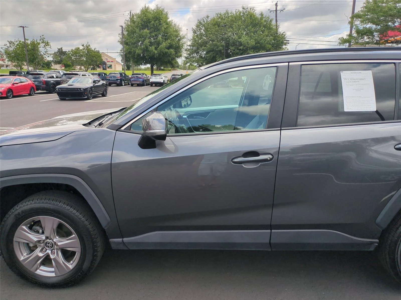 2024 Toyota RAV4 XLE - Photo 23