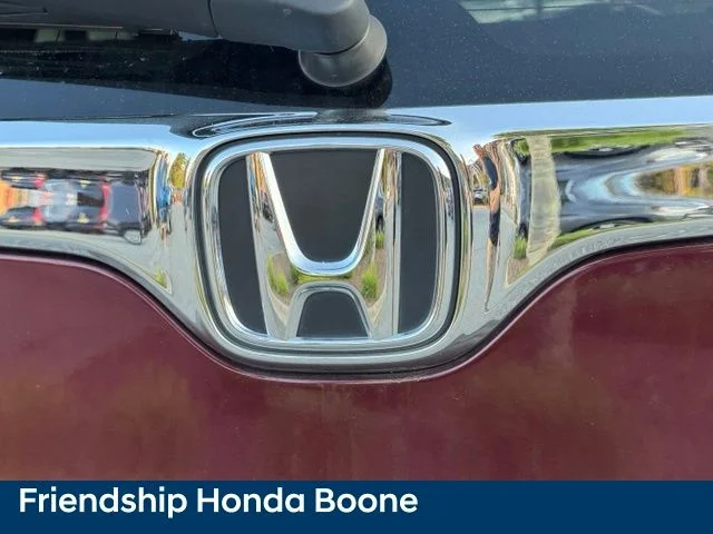 Used 2018 Red Honda Touring image 7