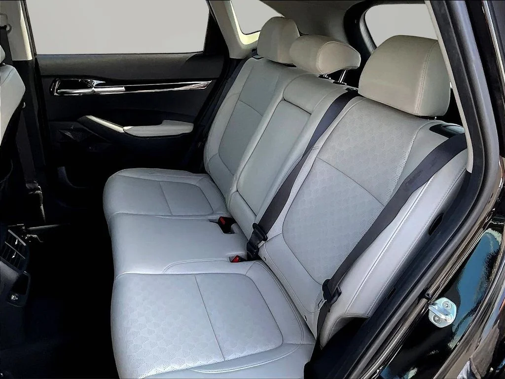 Used 2021 Black Kia EX image 22