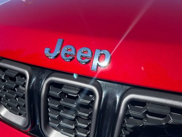 Used 2025 Red Jeep Latitude image 12
