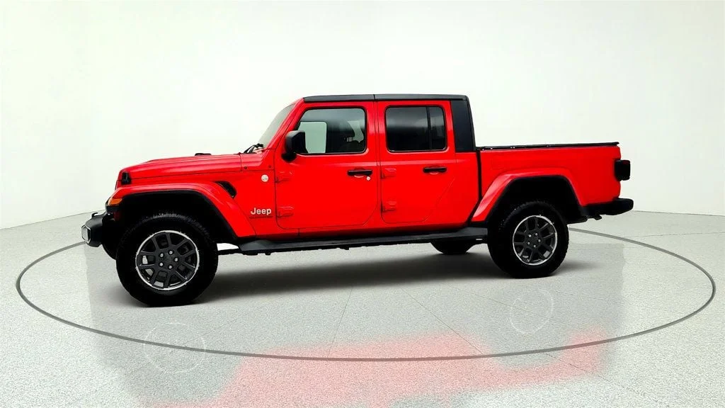 Used 2020 Firecracker Red Clearcoat Jeep Overland 4x4 w/ Leather, Nav & Sound, Trailer Tow Pkg image 9