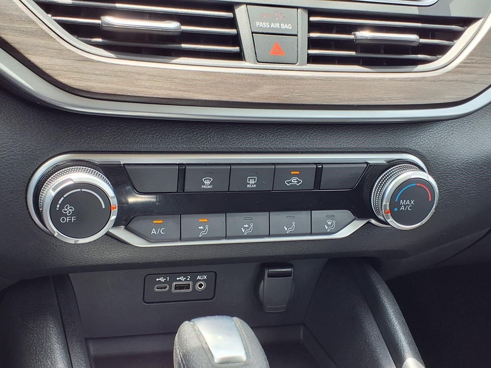Used 2025 Glacier White Nissan SV image 17