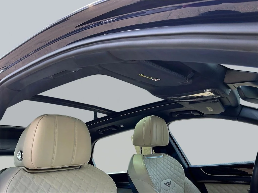 Used 2021  Bentley V8 image 27