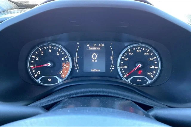 Used 2018 Gray Jeep Latitude image 22