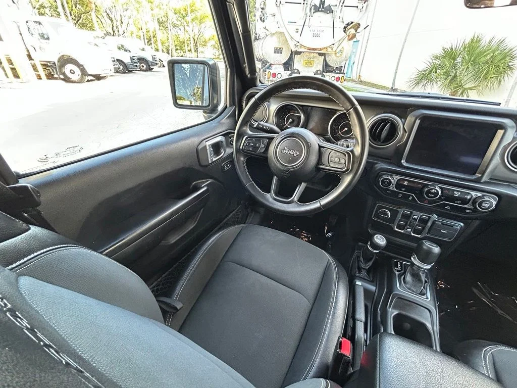 Used 2021 Gray Jeep Unlimited Sport image 9