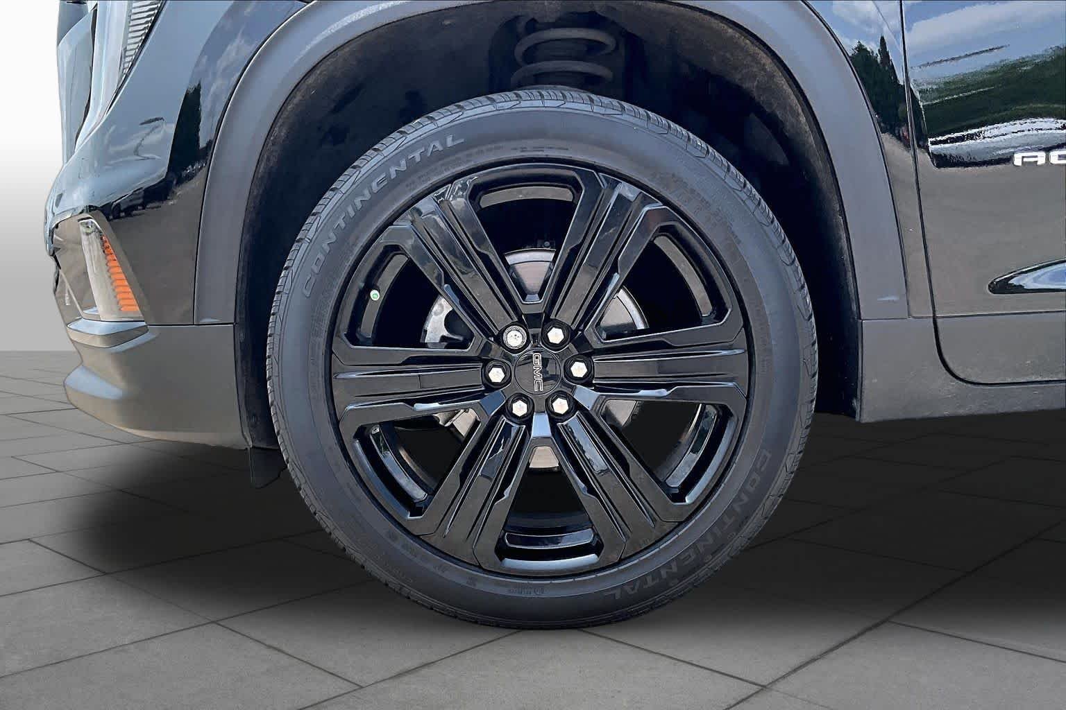 Used 2024 Ebony Twilight Metallic GMC FWD Elevation image 5