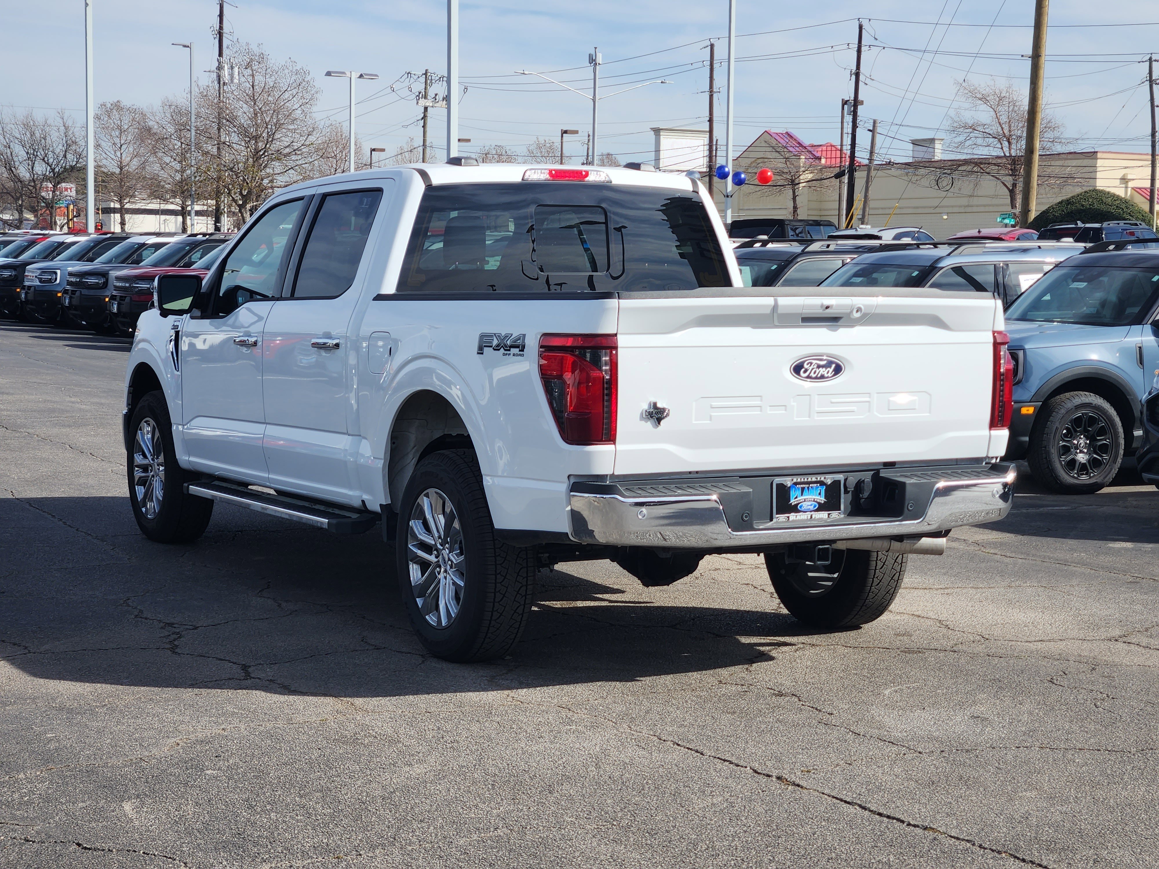 New 2025 Oxford White Ford XLT image 3