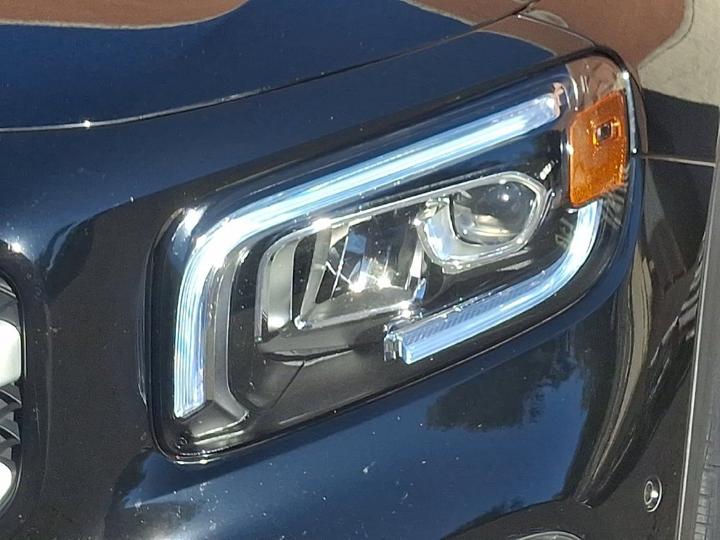 Certified Used 2023  Mercedes-Benz GLB 250 image 9