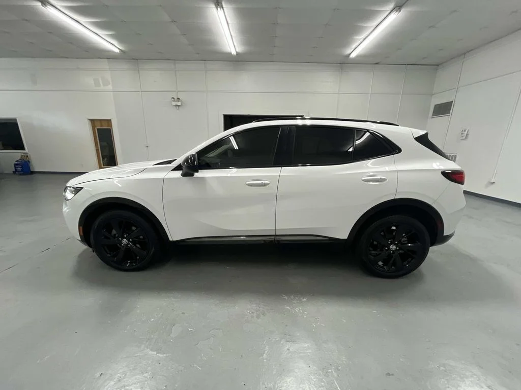 Used 2023 Summit White Buick Essence image 5