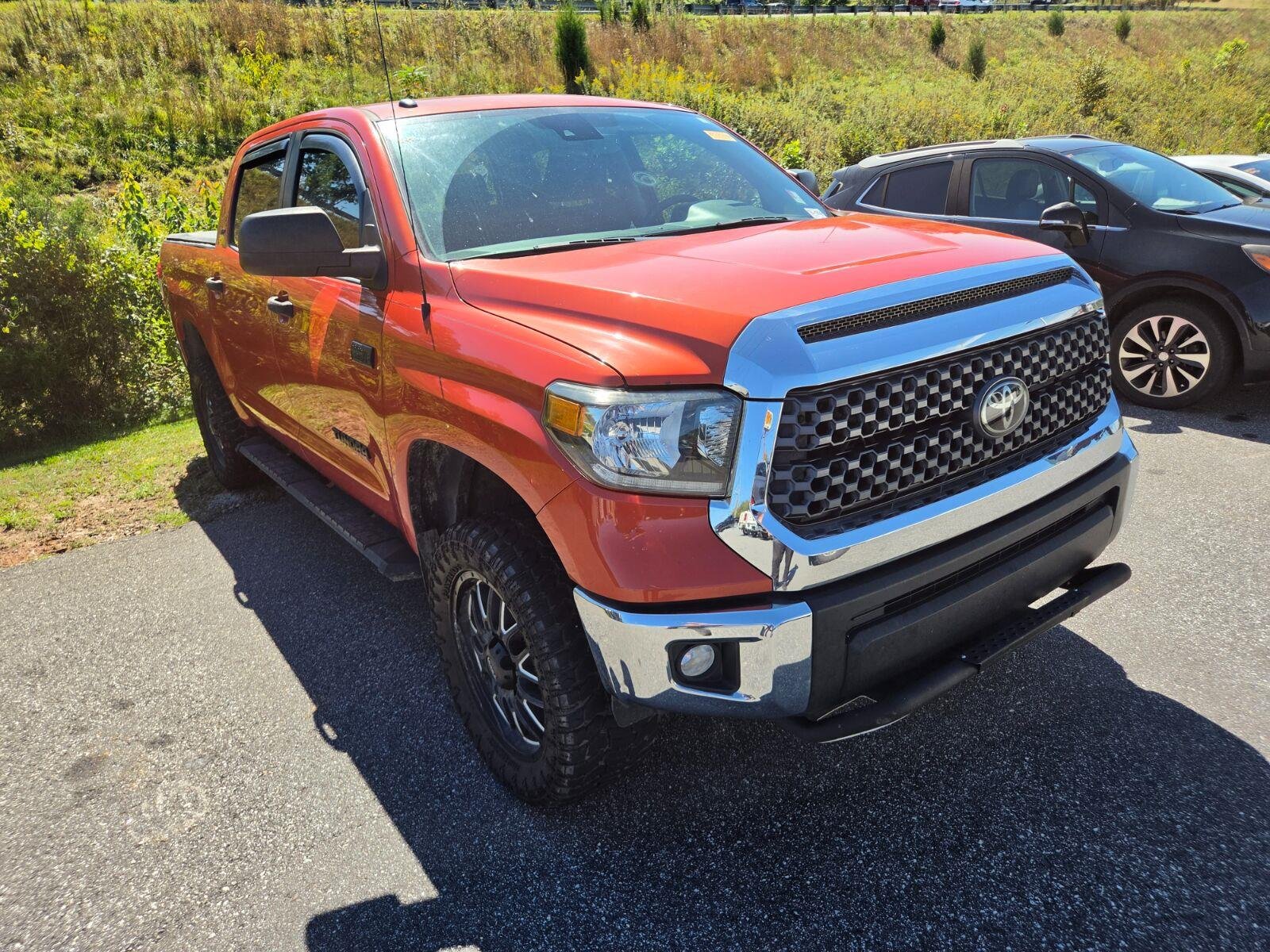Used 2018 Orange Toyota SR5 image 3
