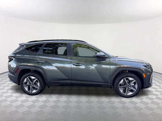 Used 2025 Gray Hyundai SEL Convenience image 4