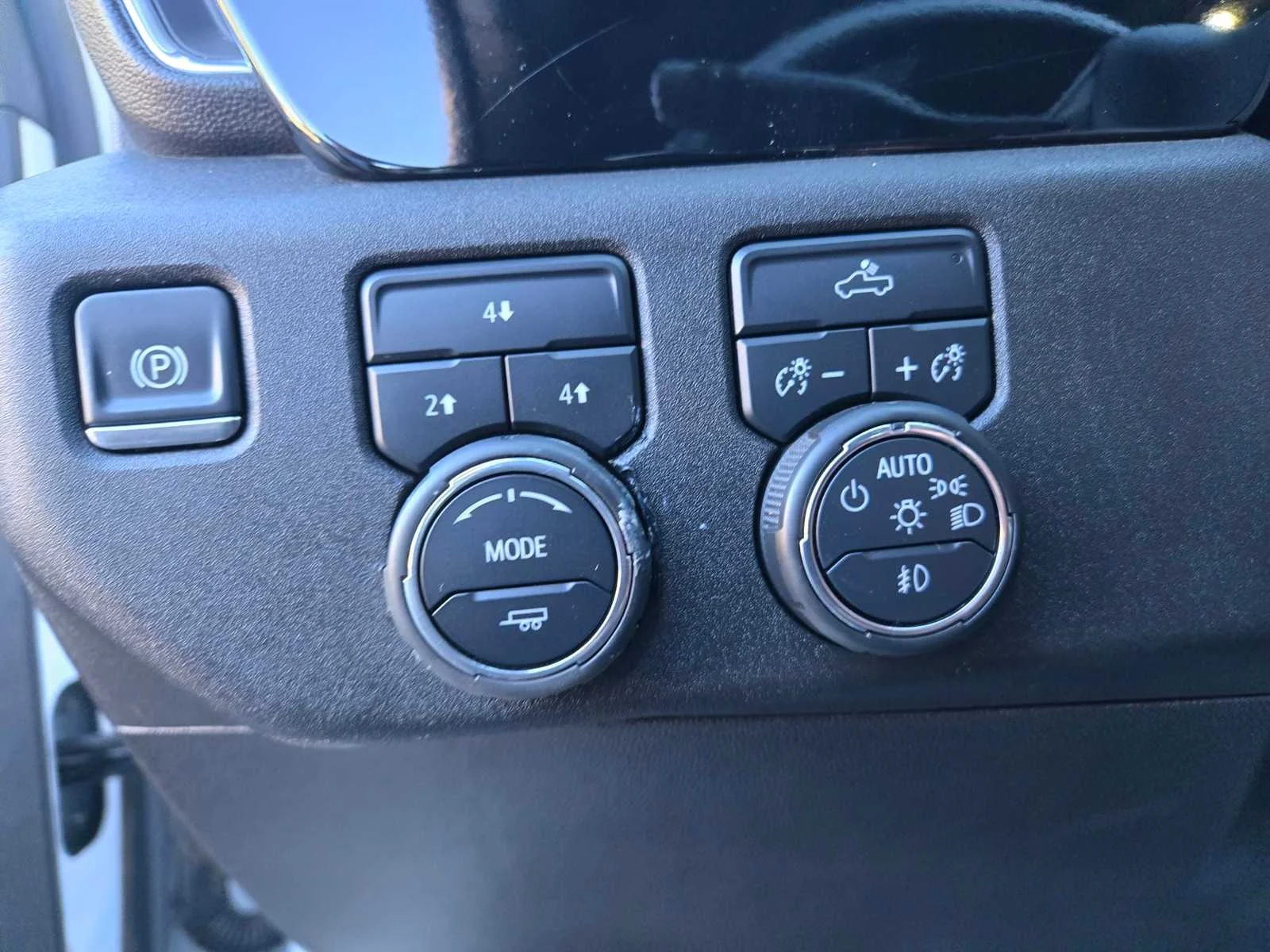Used 2025 Summit White Chevrolet LT image 22