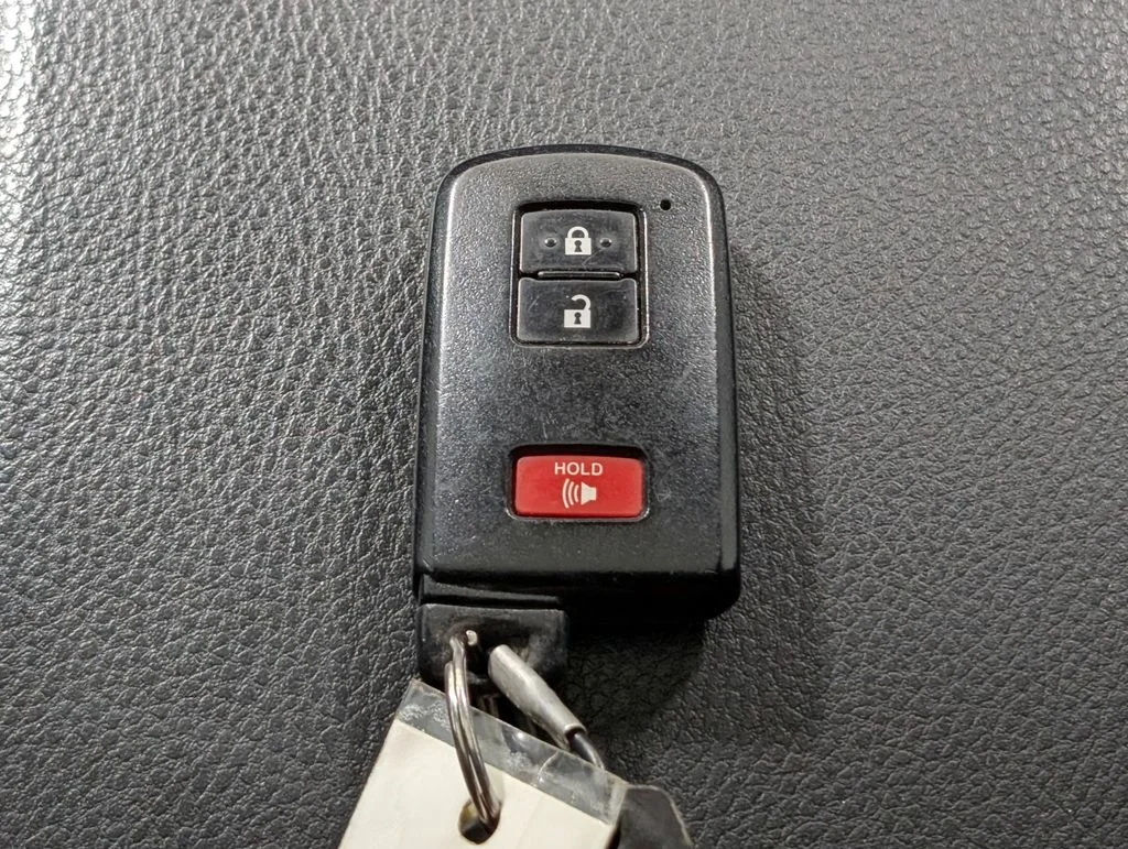 Used 2016 Super White Toyota TRD Off-Road image 22