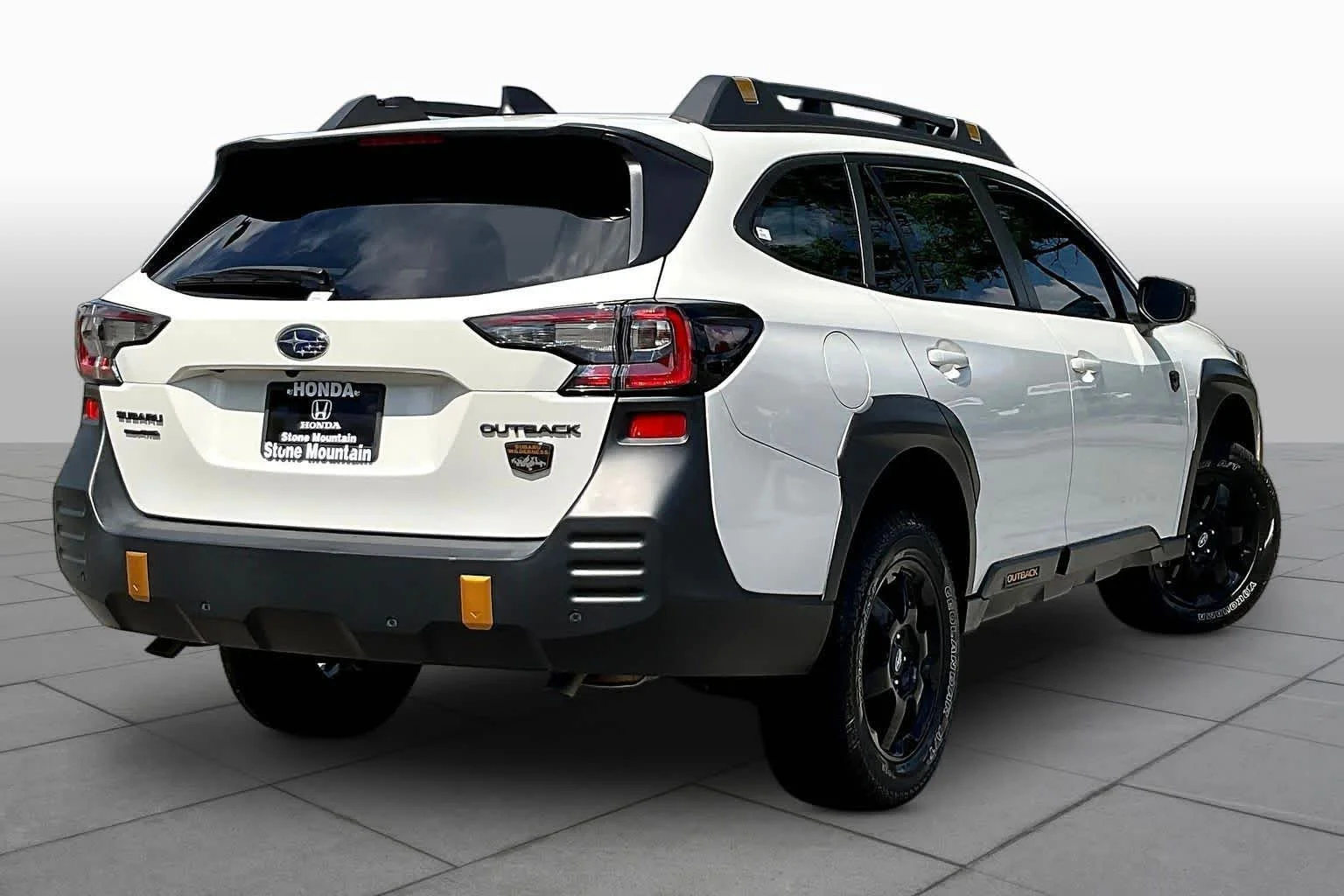 Used 2025 Crystal White Pearl Subaru Wilderness image 25