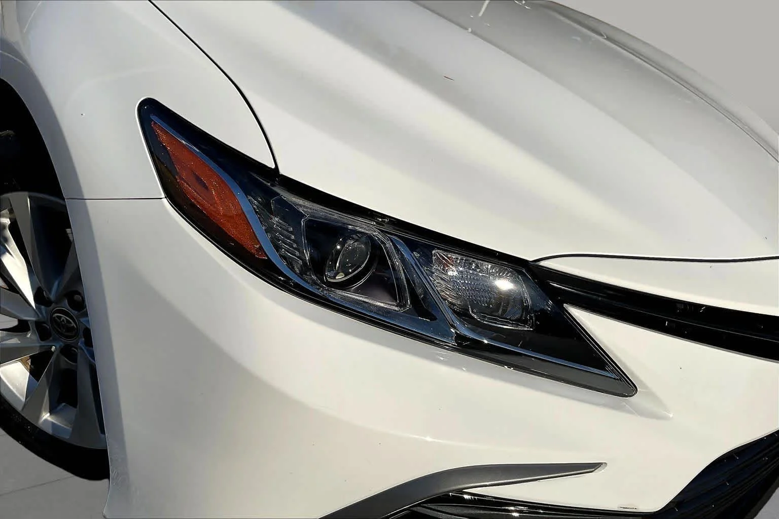 Used 2024 Ice Cap Toyota LE image 27