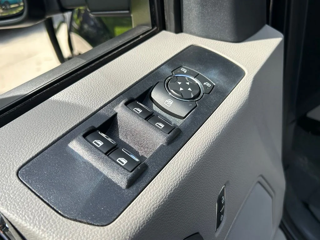 Certified Used 2022 Blue Ford XLT image 30