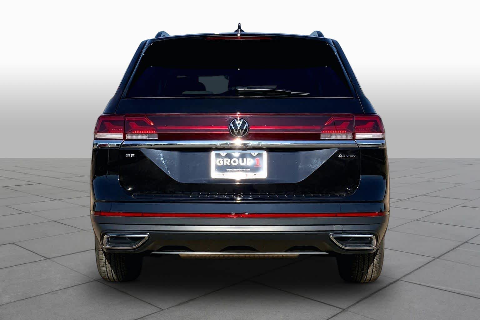 New 2026 Deep Black Pearl Volkswagen 2.0T SE image 4