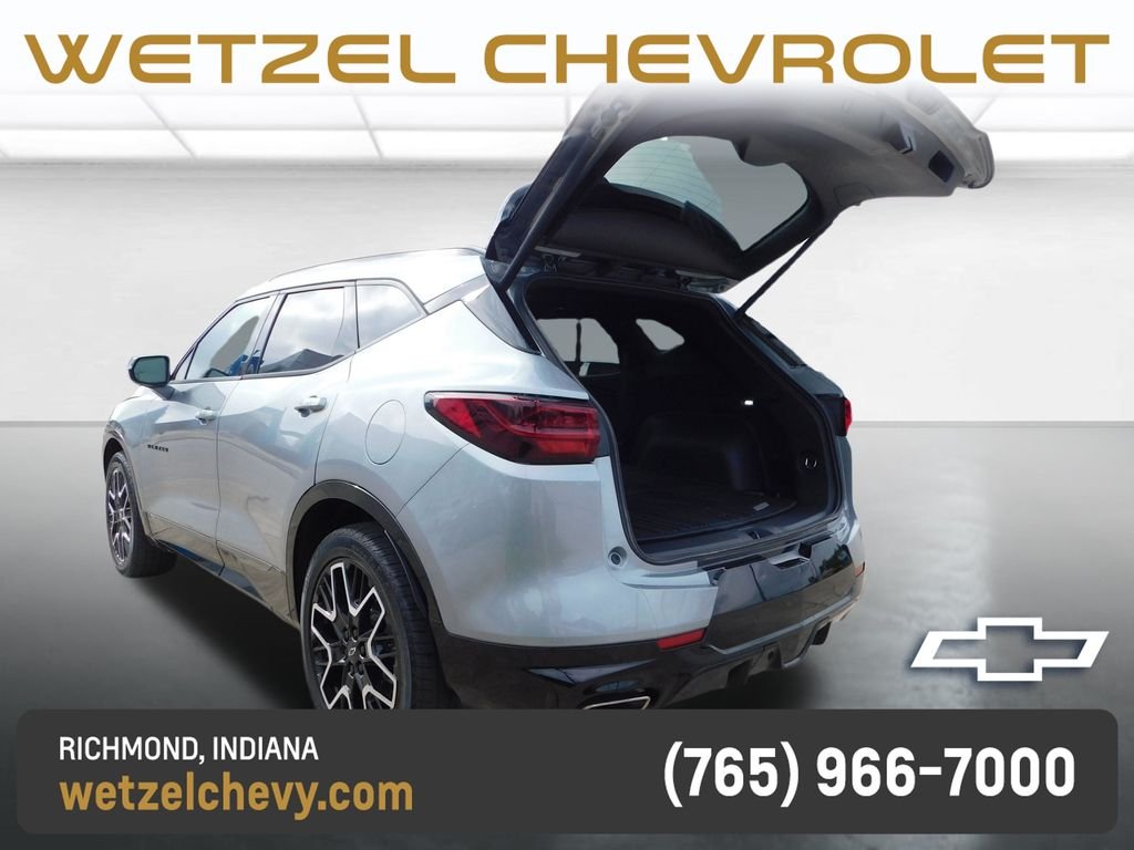 Used 2025 Gray Chevrolet RS image 22