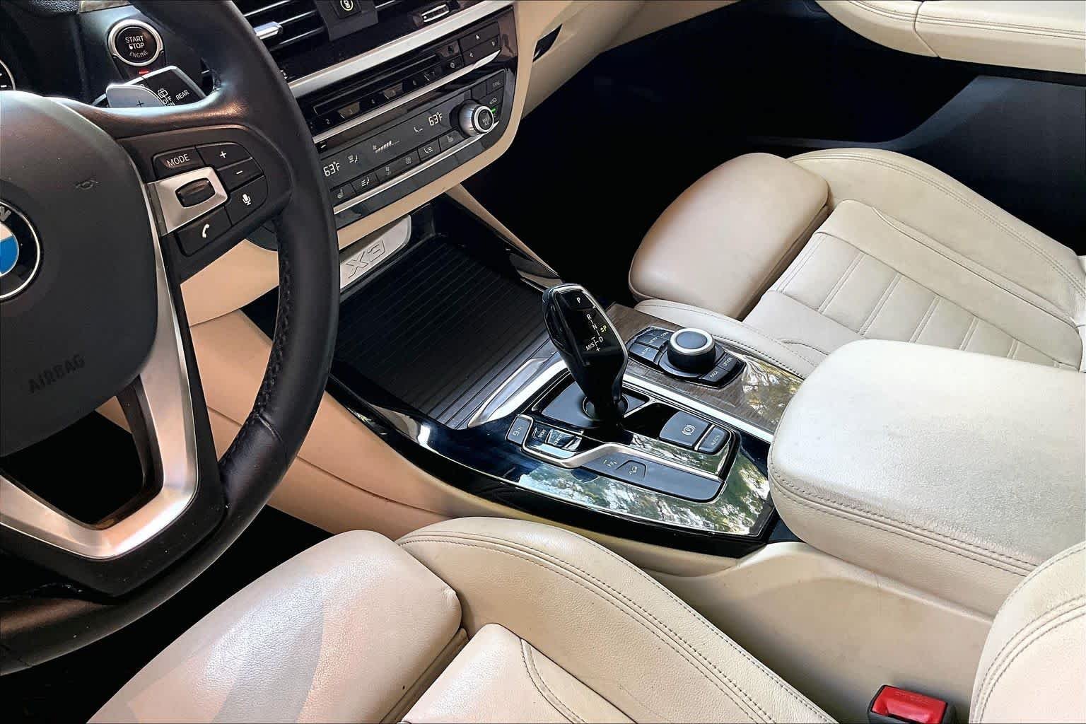 Used 2018 Phytonic Blue Metallic BMW xDrive30i image 16