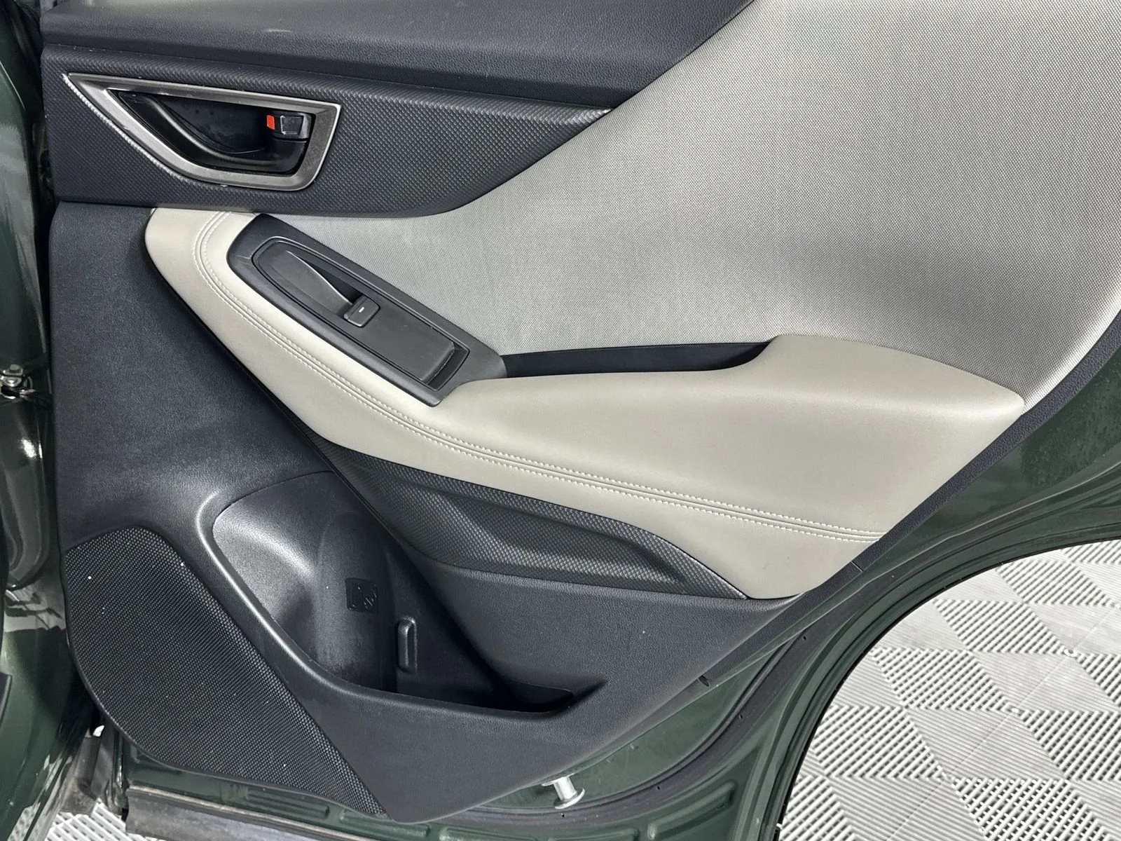 Used 2023 Green Subaru Base image 30