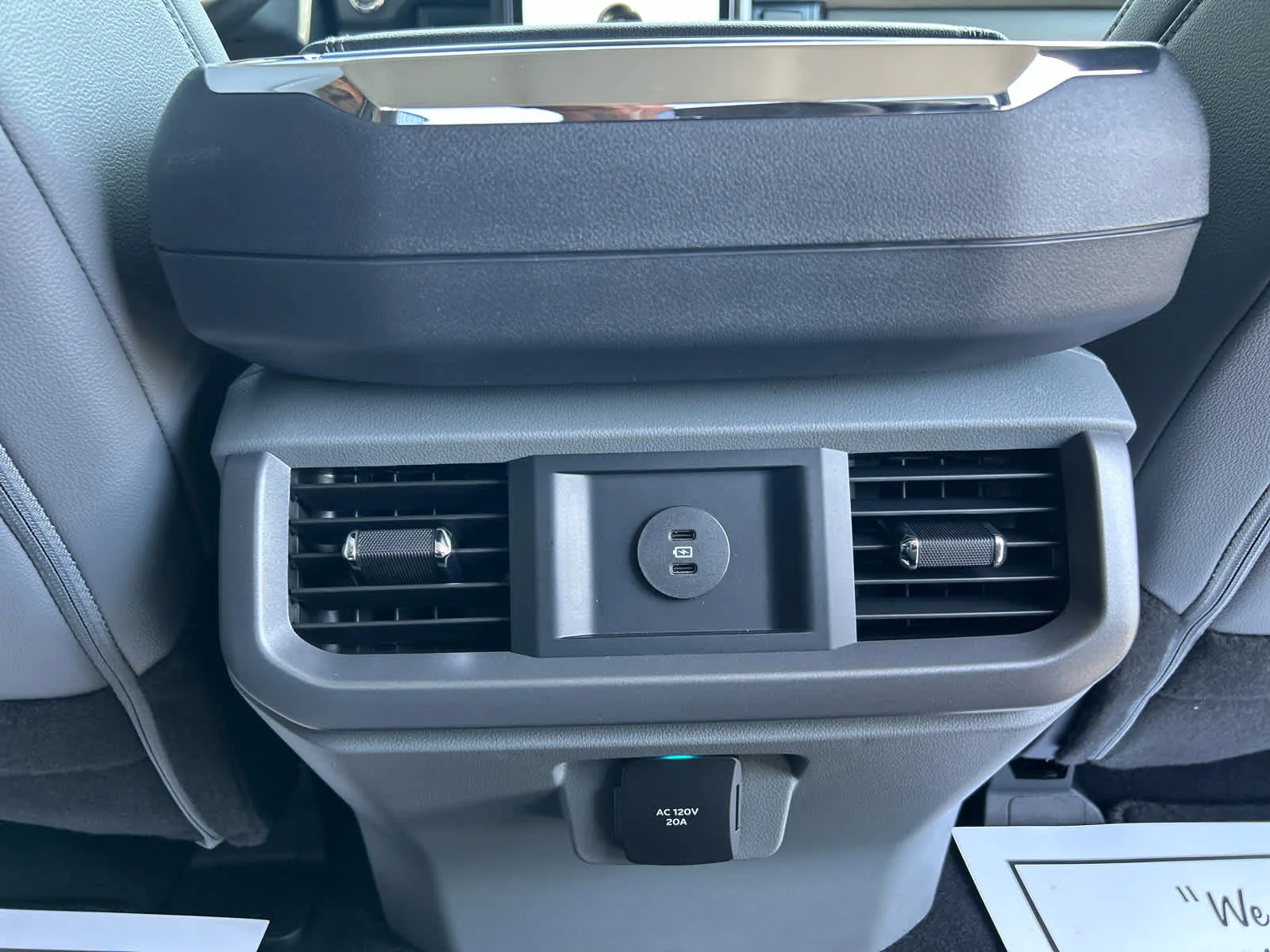 2025 Ford F-150 Lightning Flash - Photo 17