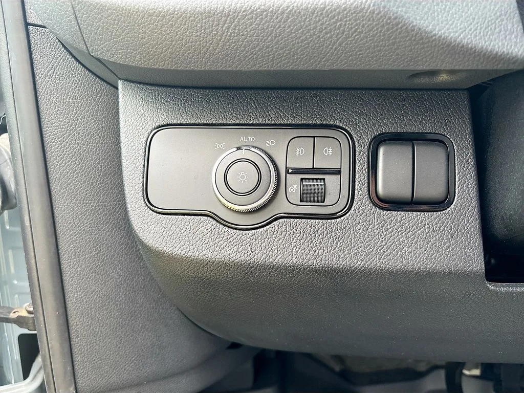 Used 2024 Blue Mercedes-Benz BOX TRUCK image 31