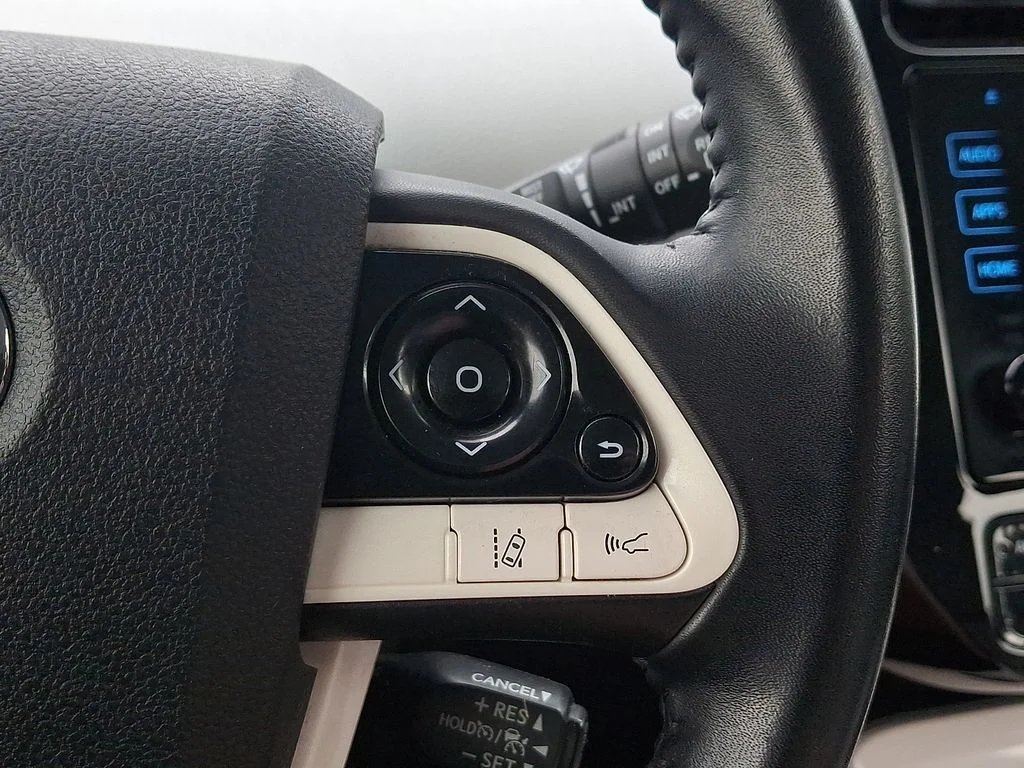 Certified Used 2018 Beige Toyota Three image 22