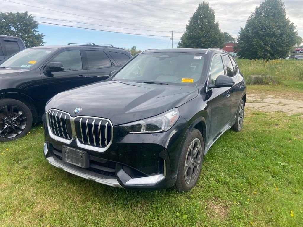 Used 2025 Black Sapphire Metallic BMW xDrive28i image 3