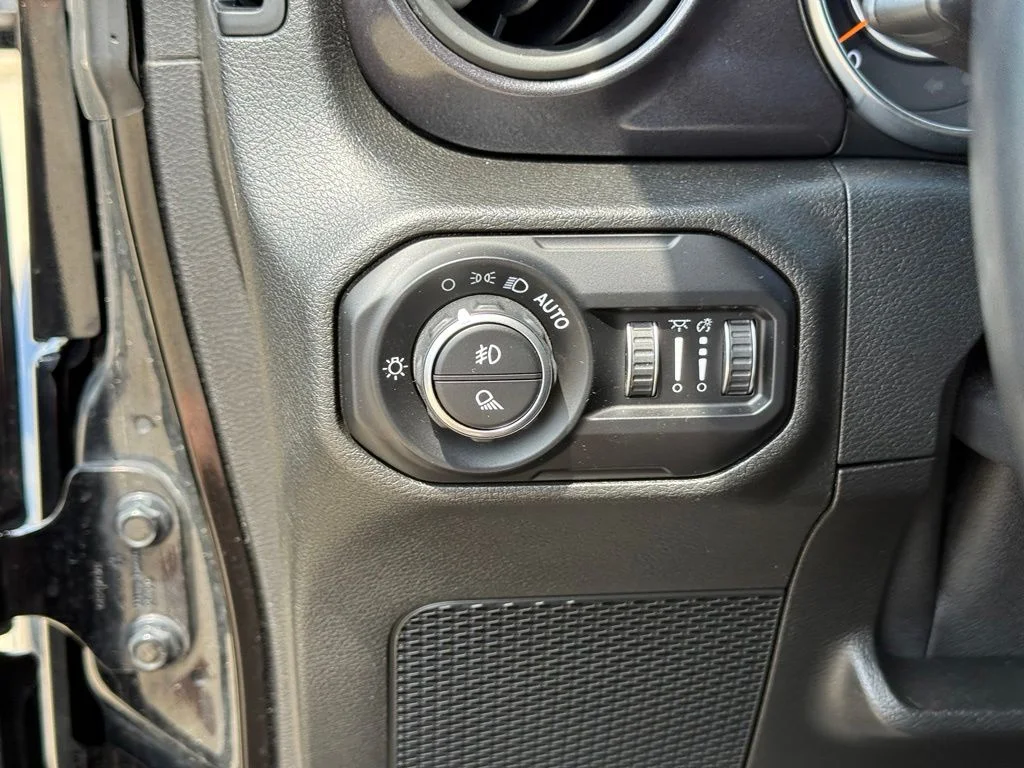 Used 2021 Black Jeep Sport image 19