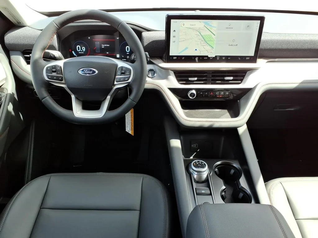New 2026 Star White Metallic Tri-Coat Ford Active image 15