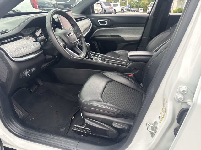 Used 2024 Bright White Clearcoat Jeep Latitude image 19
