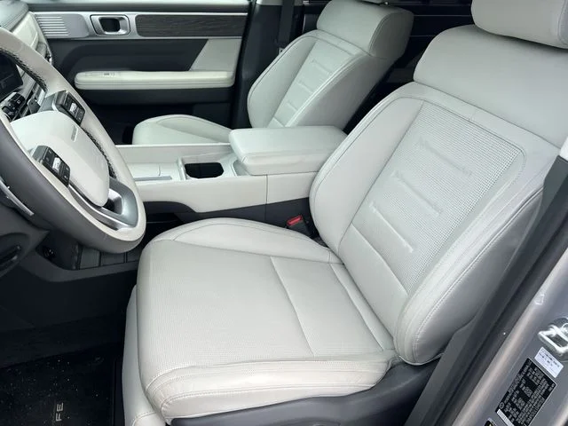 Used 2025 Silver Hyundai Calligraphy image 35