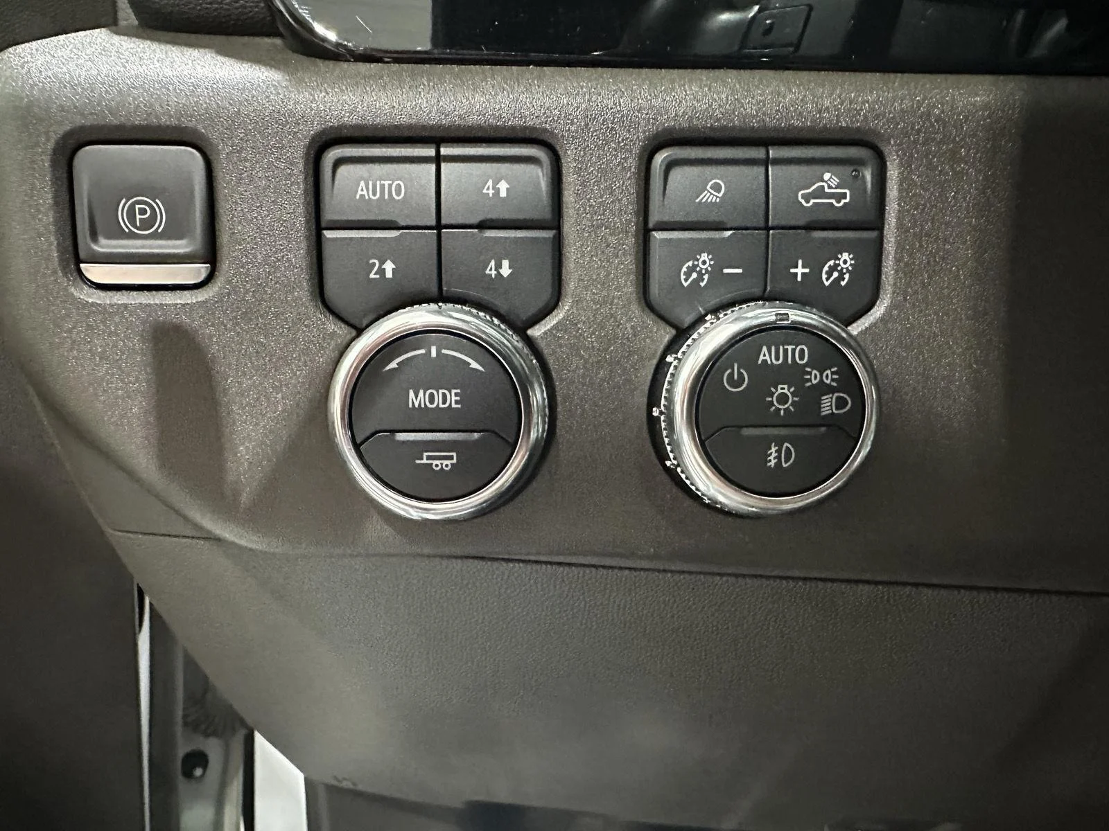 Used 2023 WHITE FROST TRICOAT GMC SLT image 16