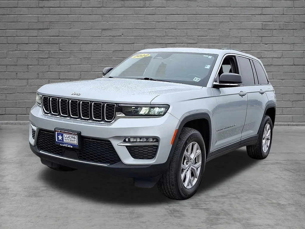 Used 2022 Silver Jeep Limited 4x4 image 5