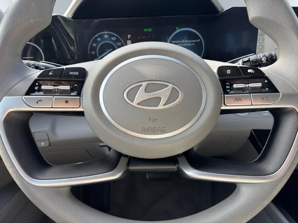 Used 2024 Silver Hyundai Blue image 16