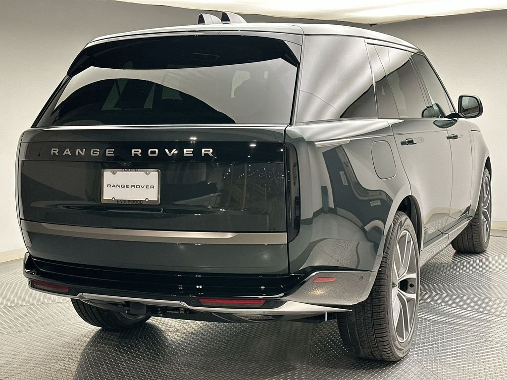 New 2026 Belgravia Green Metallic Land Rover SE image 3