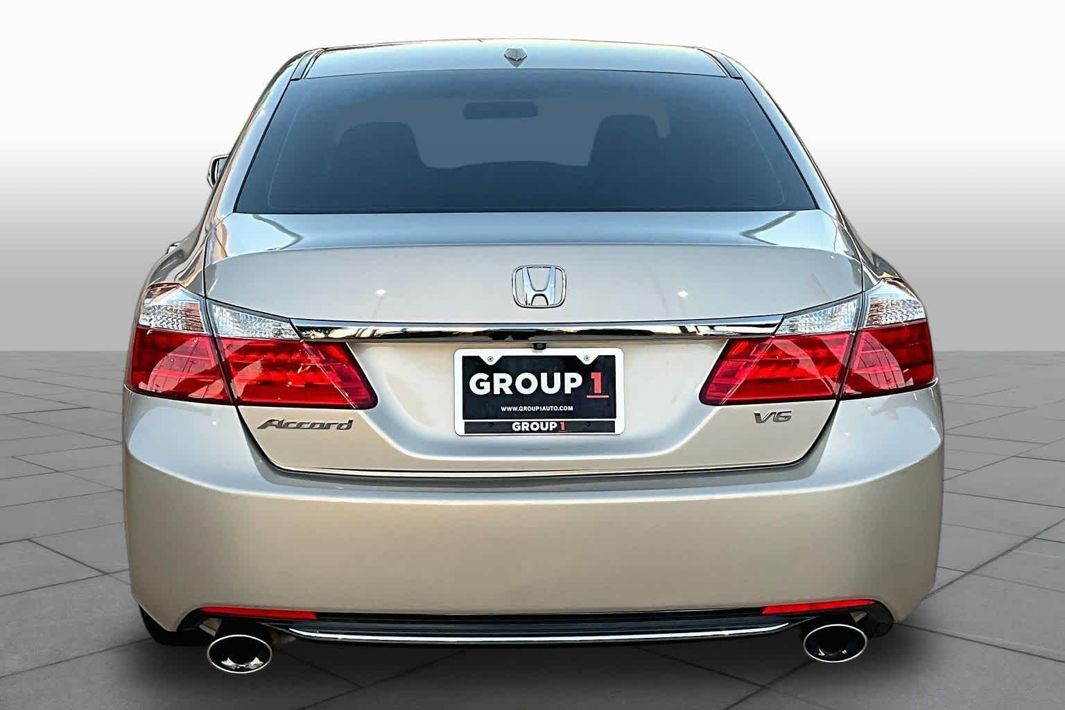 Used 2015 Champagne Frost Pearl Honda EX-L image 5