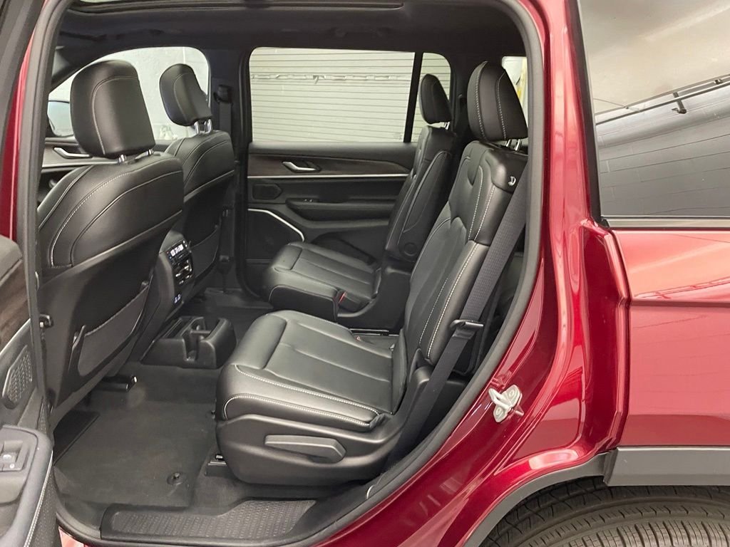 New 2025 Velvet Red Pearl-Coat Exterior Paint Jeep Limited image 18