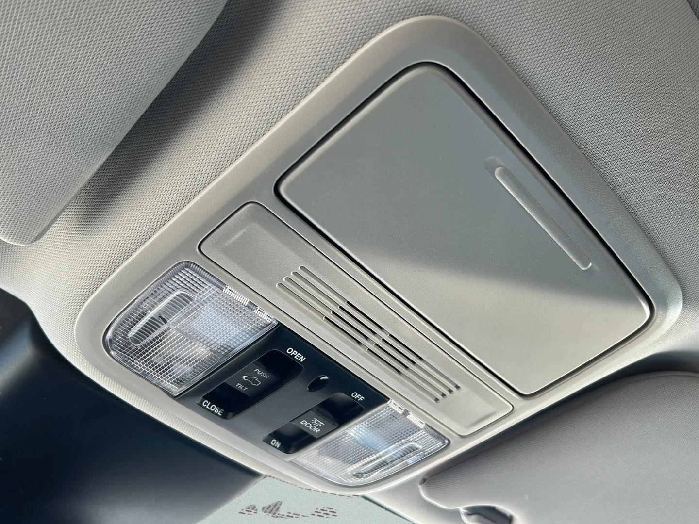 New 2026 Solar Silver Metallic Honda Touring image 9