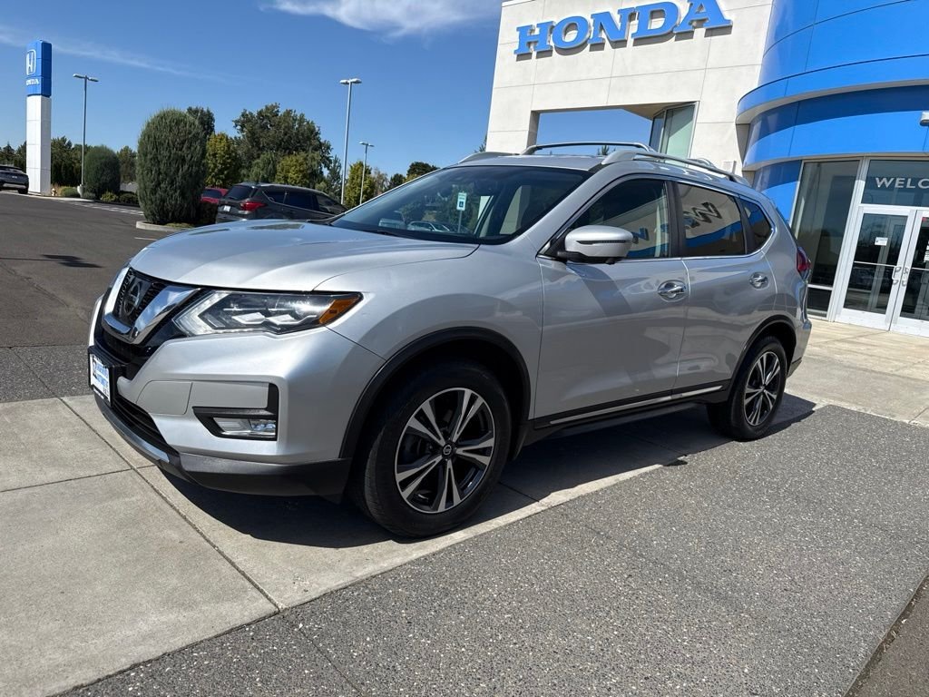 Used 2017 Brilliant Silver Nissan SL image 12