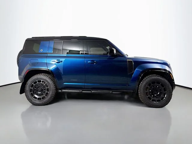 New 2026 Sargasso Blue Premium Metallic Land Rover OCTA image 4