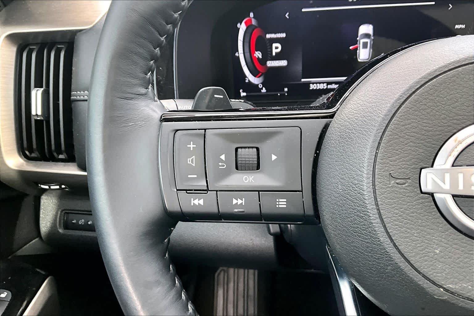 Used 2024 Pearl White Tricoat/Super Black Nissan Platinum image 22