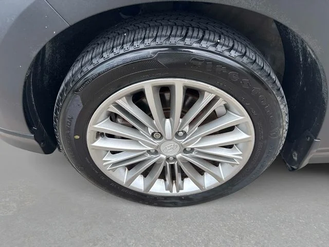 Used 2019 White Hyundai SEL image 10