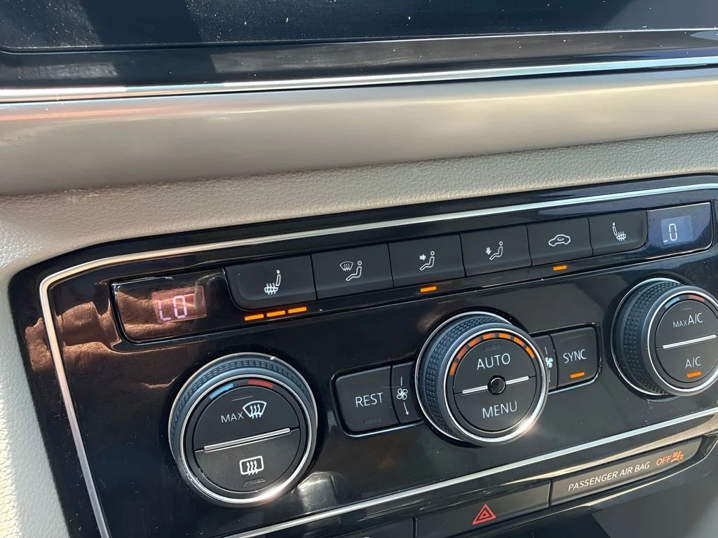 Used 2019  Volkswagen SEL image 12