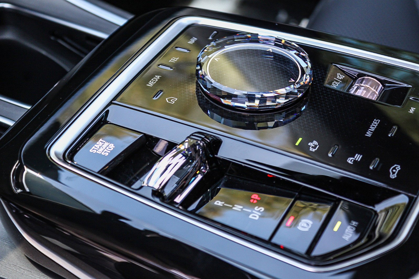 Used 2025 Black Sapphire Metallic BMW 740i image 20