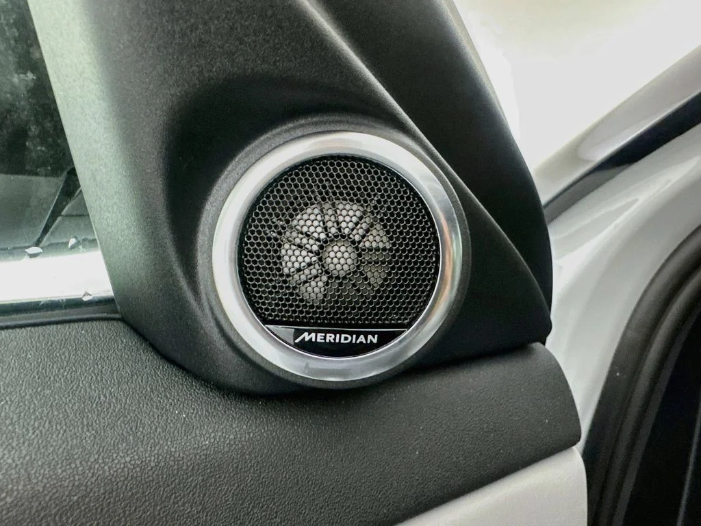 New 2026 Fuji White Land Rover Core S image 19
