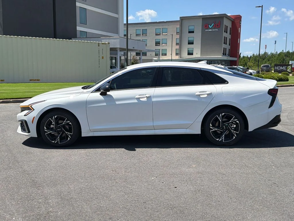 New 2026 White Kia GT-Line image 4