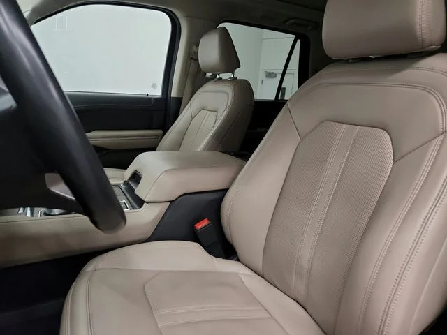 Used 2024 White Ford Limited image 18