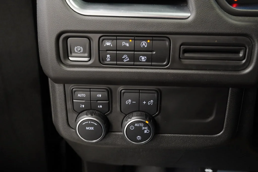 Certified Used 2023 BLACK Chevrolet Z71 image 26
